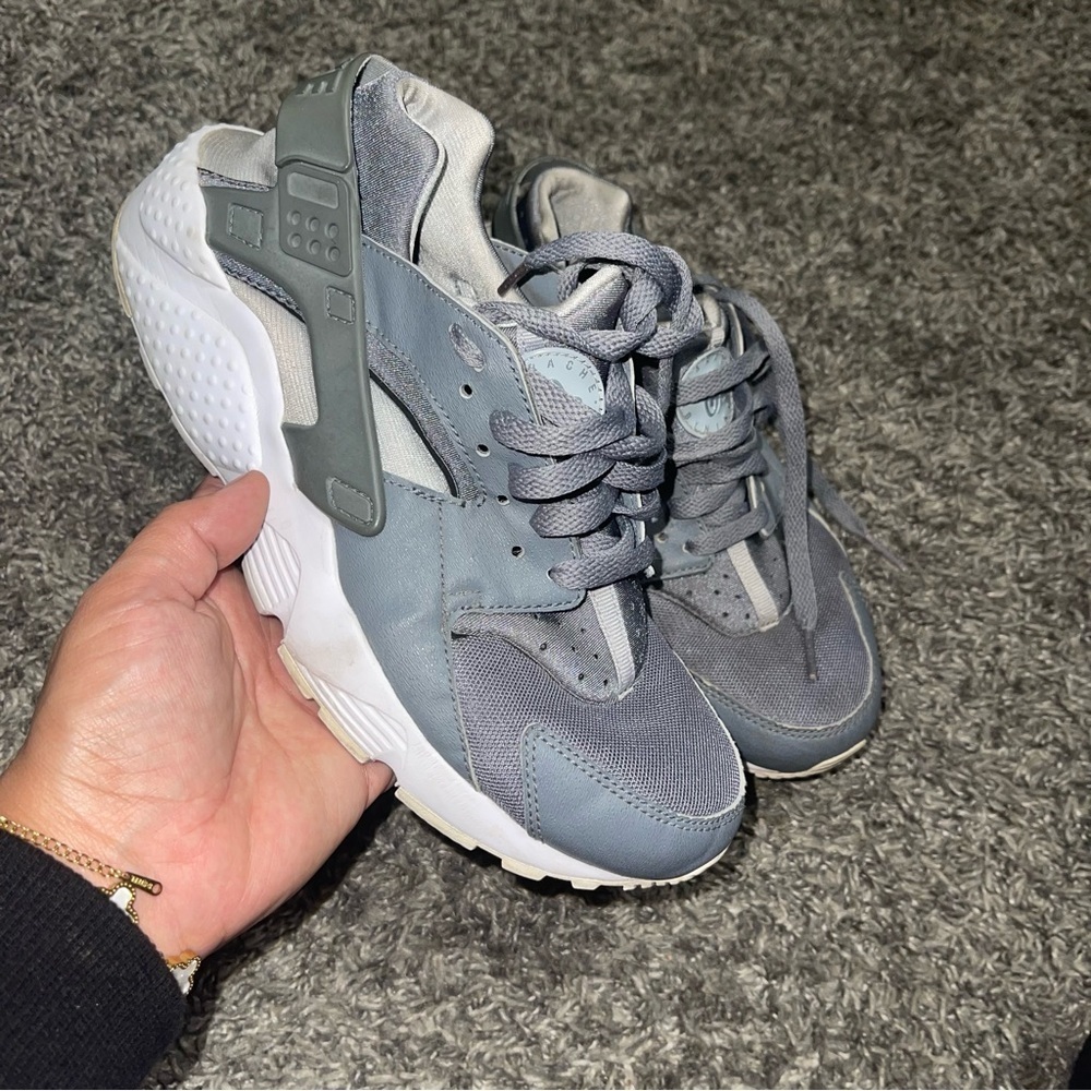 Nike Huarache Gray Low Top Sneakers Size 6.5Y